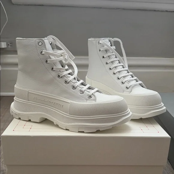 Men’s Alexander McQueen Sneakers - Picture 4 of 8